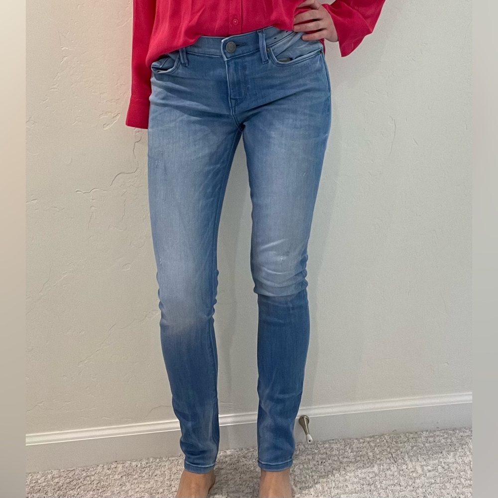 Express light wash denim. Mid rise skinny. Size 2